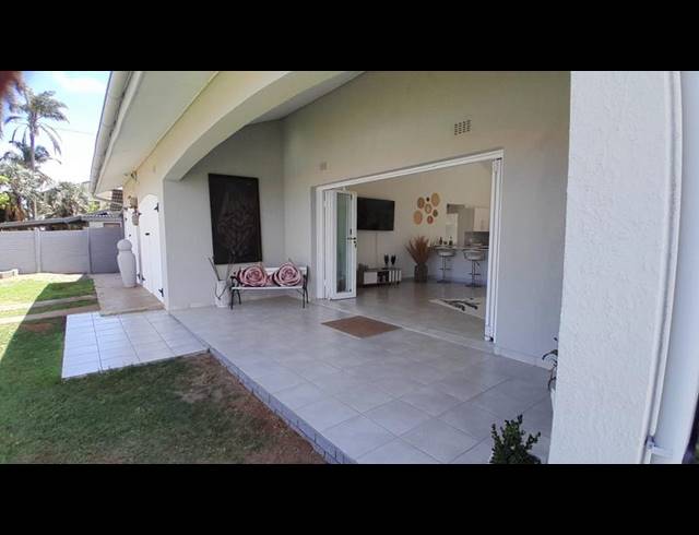 4 BEDROOM HOUSE FOR SALE IN MANABA BEACH